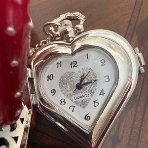 New Silver tone Heart-Shaped Quartz Watch pendant and chain